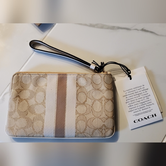 NWT COACH DEMPSEY LARGE CORNER ZIP WRISTLET SIGNATURE JACQUARD STRIPES & PATCH - Picture 10 of 13